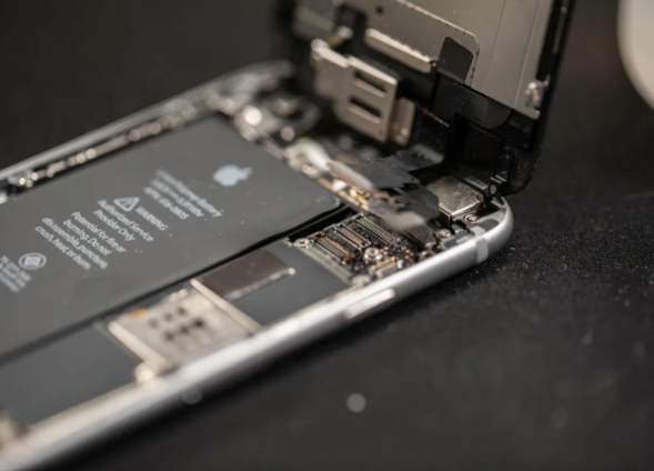 Opening up my old iPhone 6 hardware